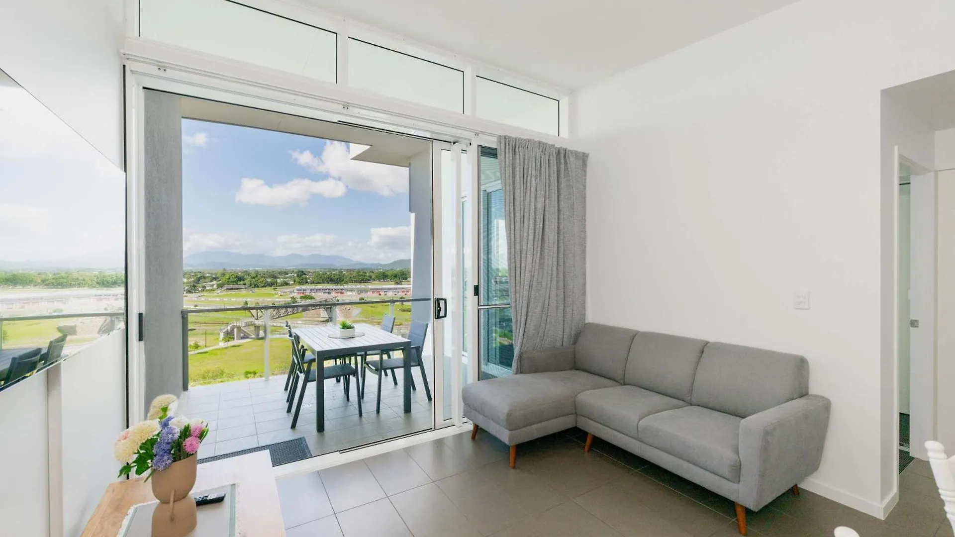 Home To Holiday At Holborn Apartments Townsville