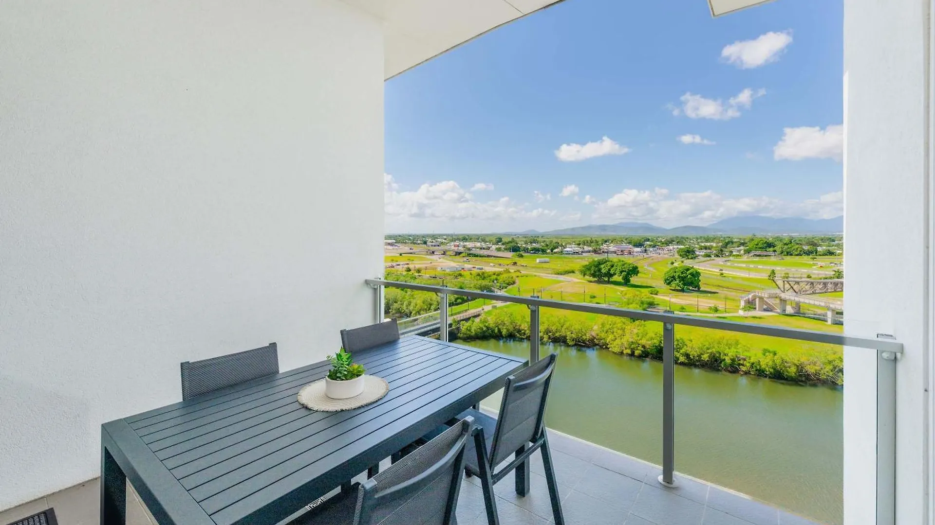 Home To Holiday At Holborn Apartments Townsville 0*,